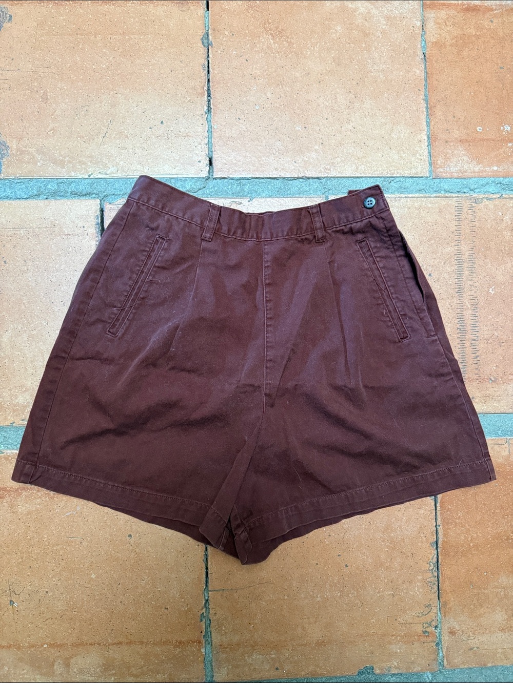 Aeropostale vintage high-Waist Shorts in burgundy
